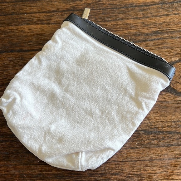 expressions NYC small zipper bag, NWOT - Picture 2 of 8